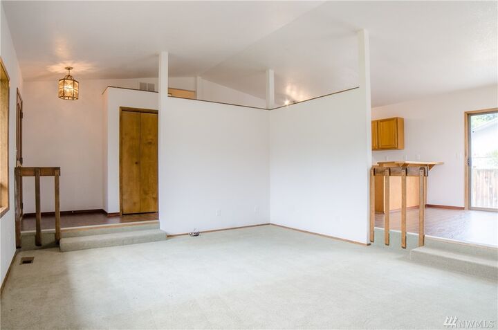 Property Photo:  901 Willis St  WA 98801 