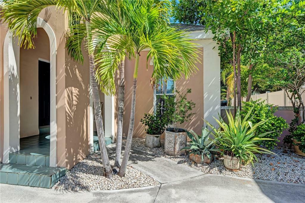 Property Photo:  1741 Siesta Drive  FL 34239 