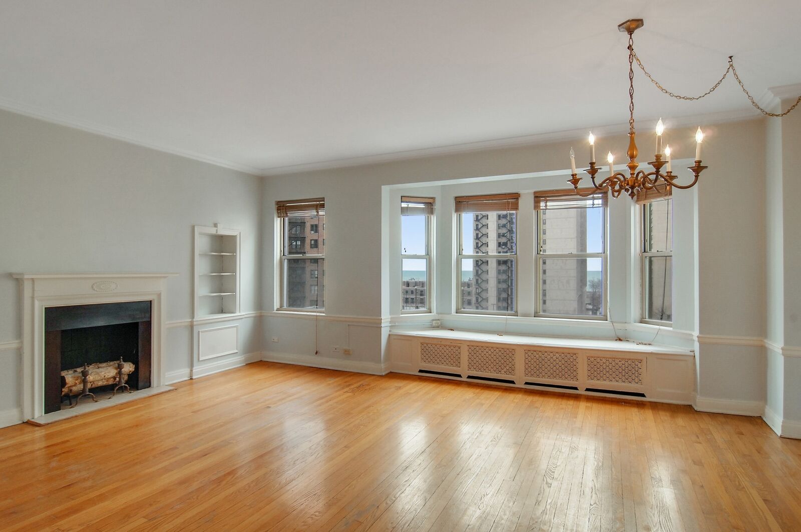 Property Photo:  5000 South Cornell Avenue 6B  IL 60615 