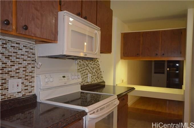 Property Photo: 98-660 Moanalua Loop 261 HI 96701