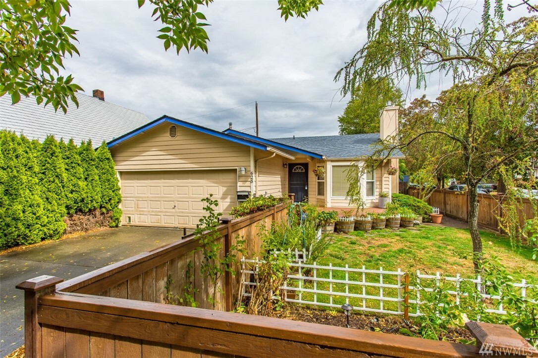 Property Photo:  625 S Oakes St  WA 98405 