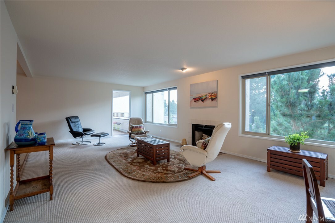 Property Photo:  132 N 132nd 302  WA 98133 