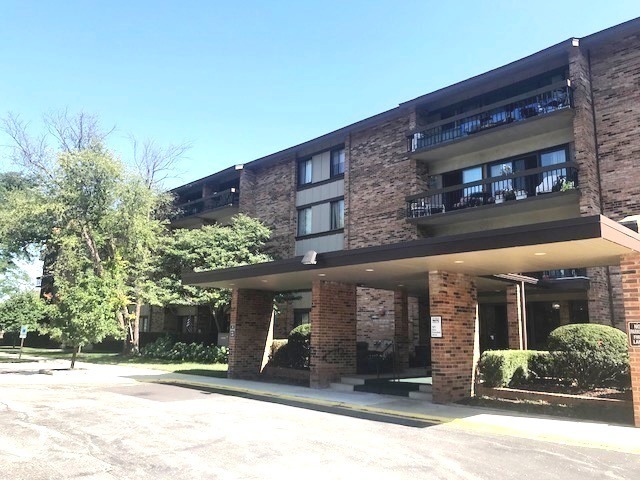 Property Photo: 101 Lake Hinsdale Drive 105 IL 60527