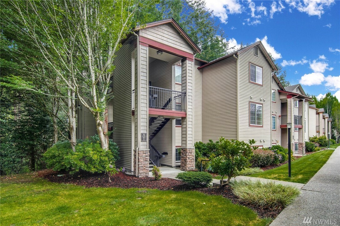 Property Photo:  25025 SE Klahanie Blvd A201  WA 98029 