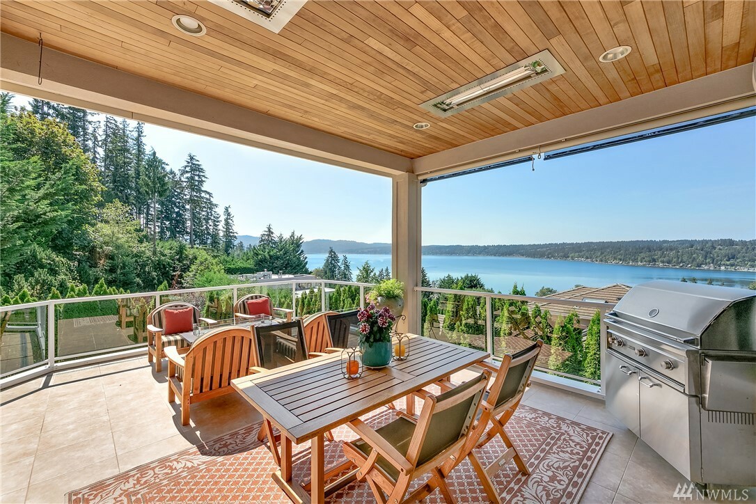 Property Photo: 20603 NE 16th St WA 98074