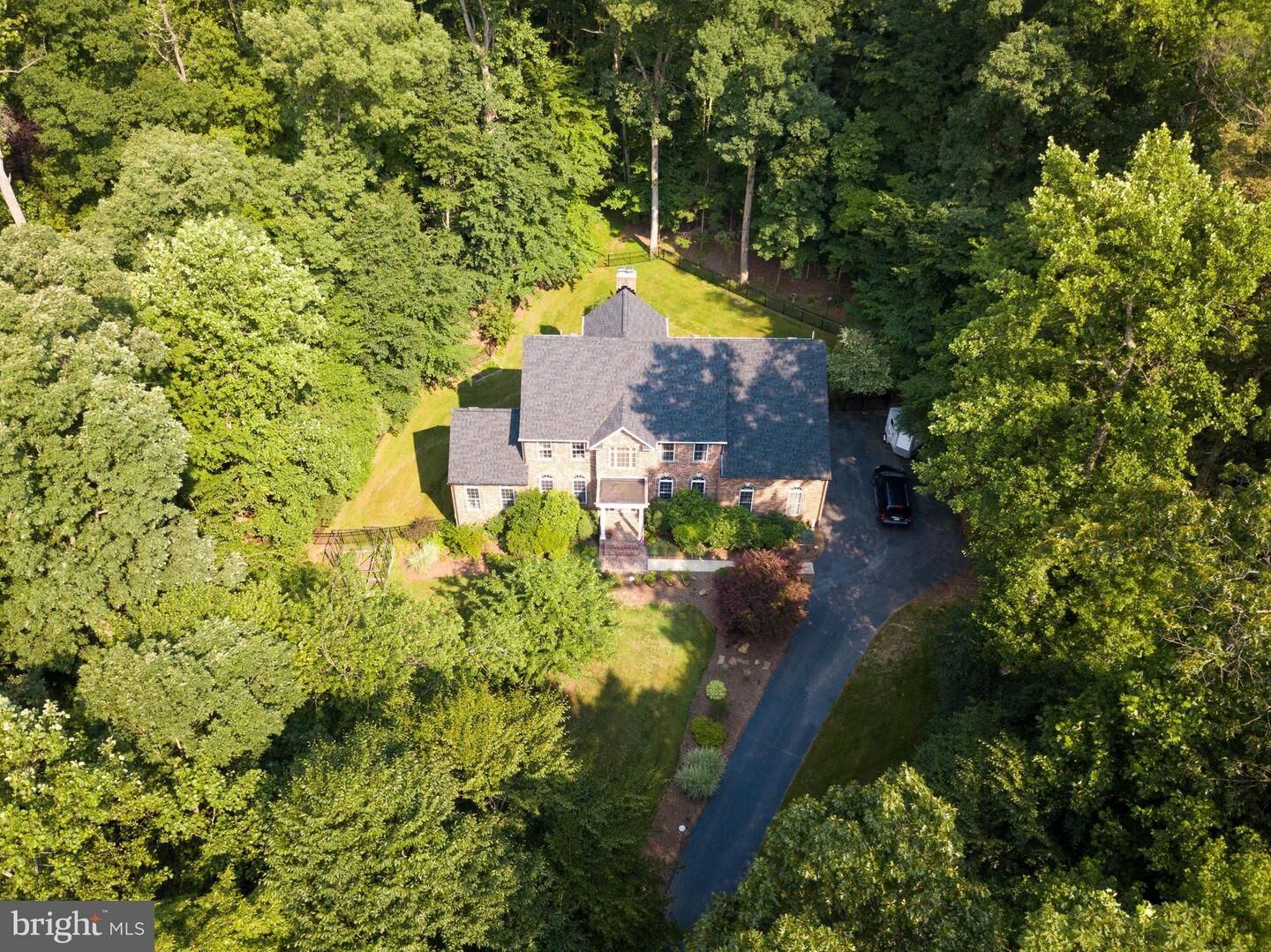 Property Photo: 6719 Highpoint Court VA 20112