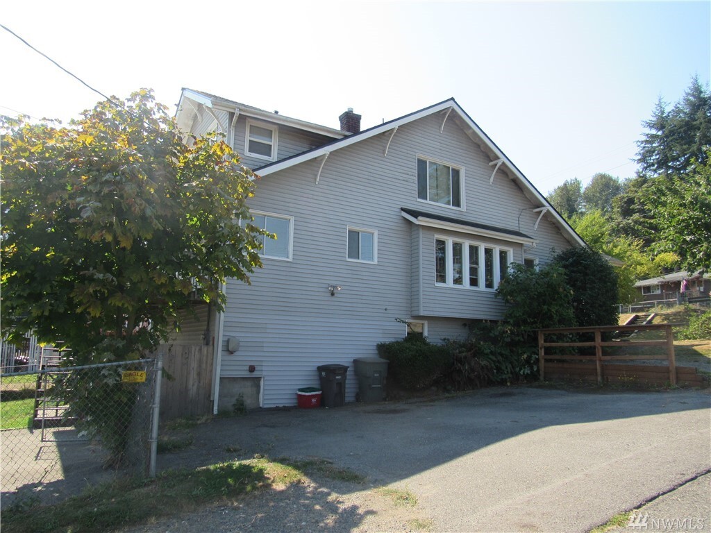 Property Photo: 5601 S 2nd Avenue WA 98203