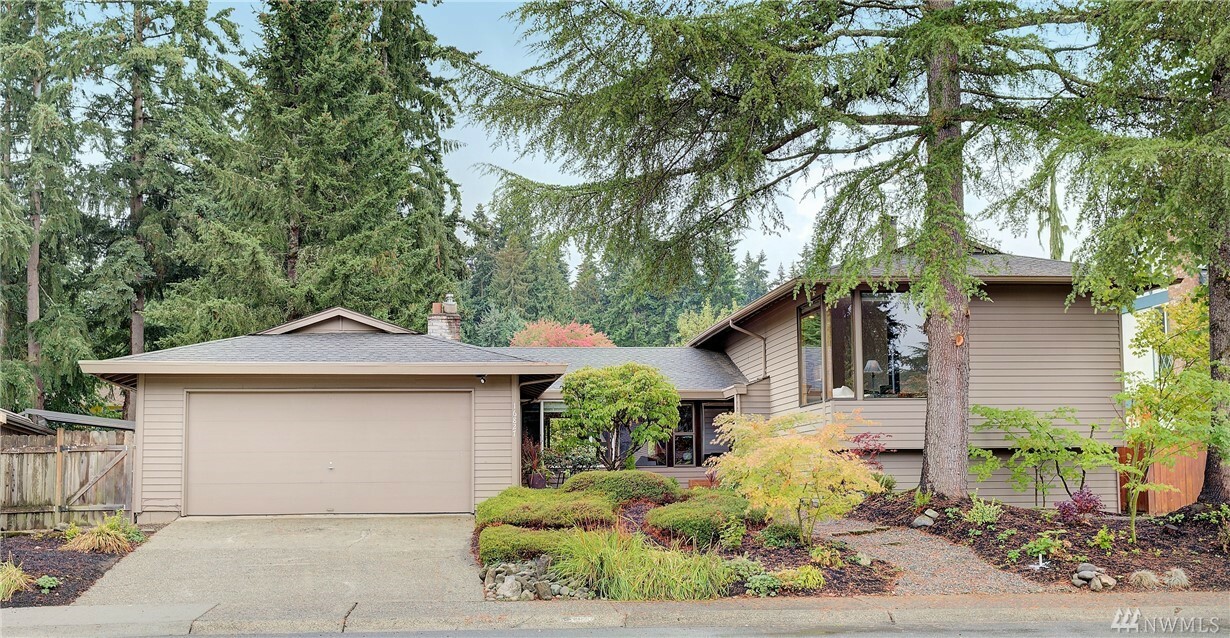 Property Photo: 16827 NE 32nd St WA 98008