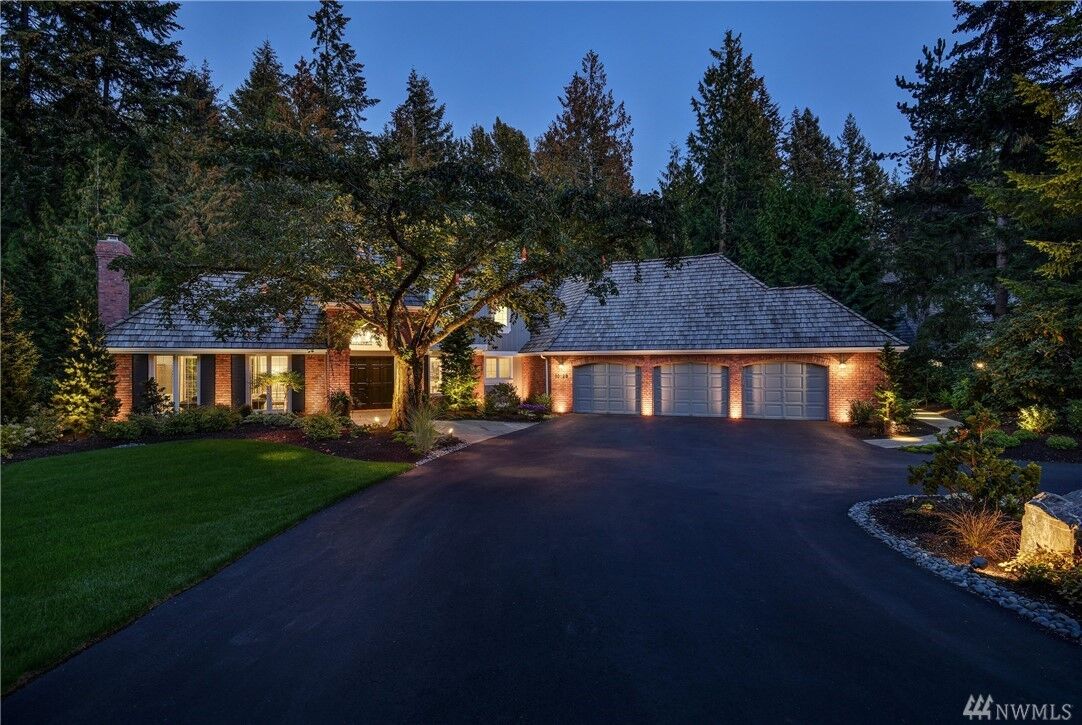 Property Photo:  10128  219th Place NE  WA 98053 
