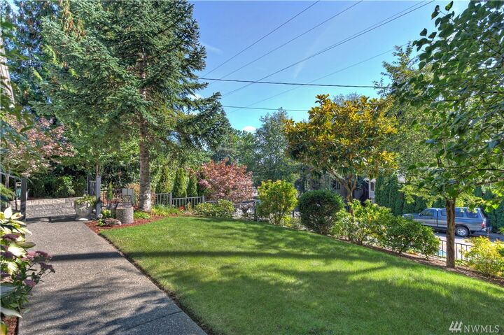 Property Photo: 2916 NE 195th St WA 98155