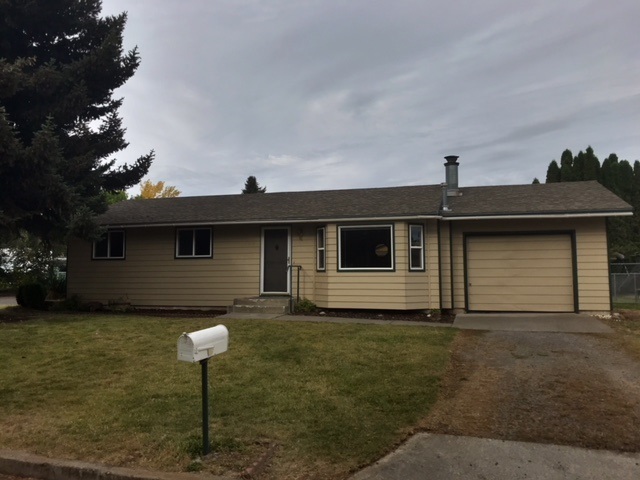Property Photo: 105 N Holiday Rd WA 99016