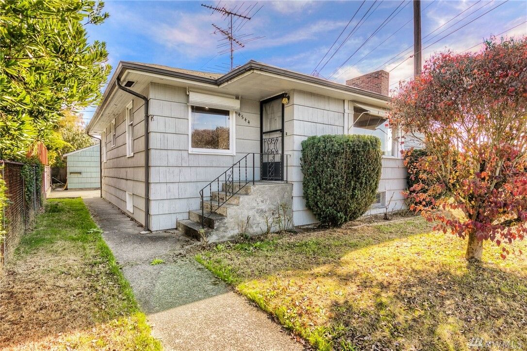 Property Photo:  4544 S 13th Ave  WA 98108 