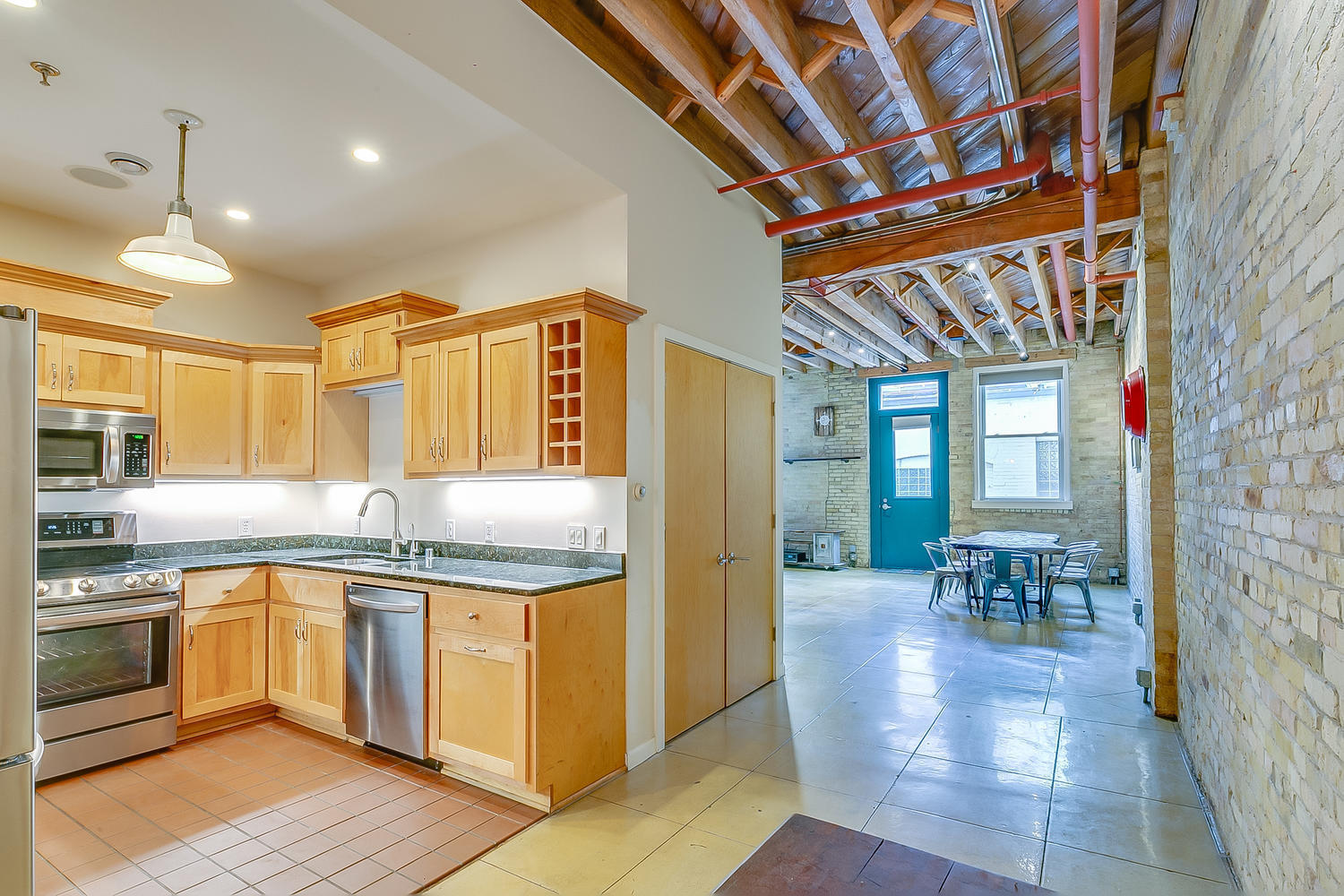 Property Photo: 904 E Pearson St 111 WI 53202