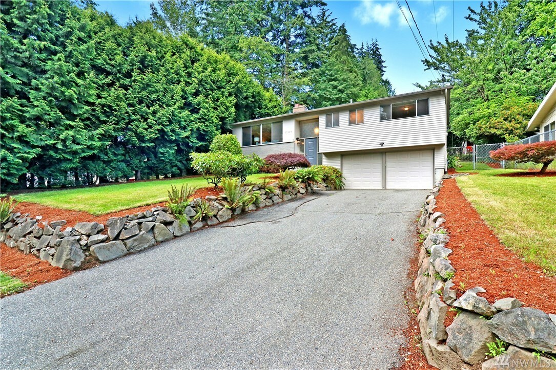 Property Photo:  17629 Ashworth Ave N  WA 98133 