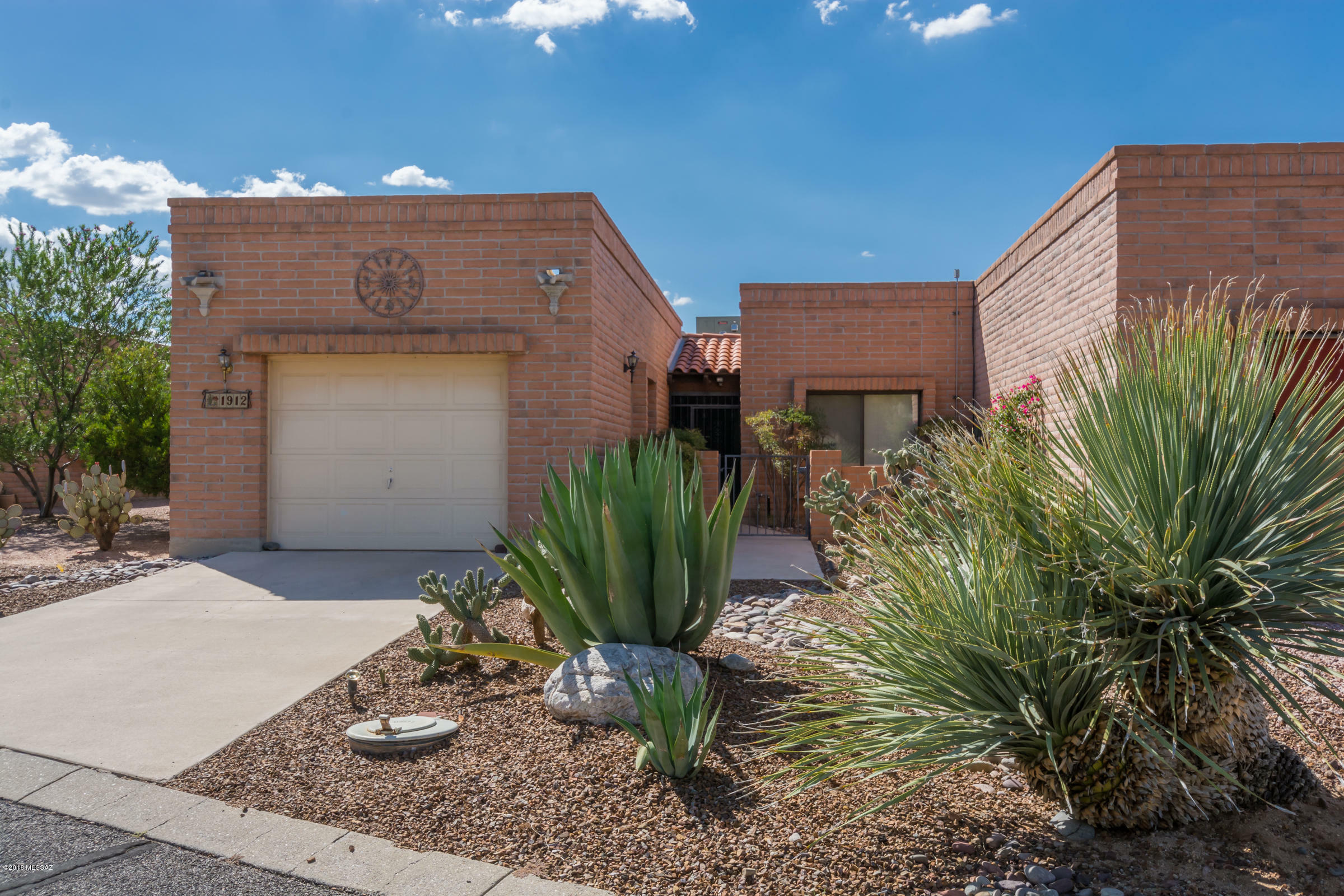 Property Photo:  1912 W Careybrook Lane  AZ 85704 