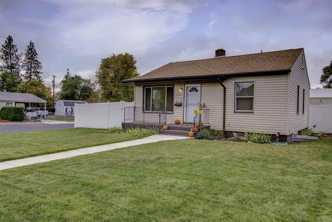 Property Photo:  5703 N Elm St  WA 99205-6819 