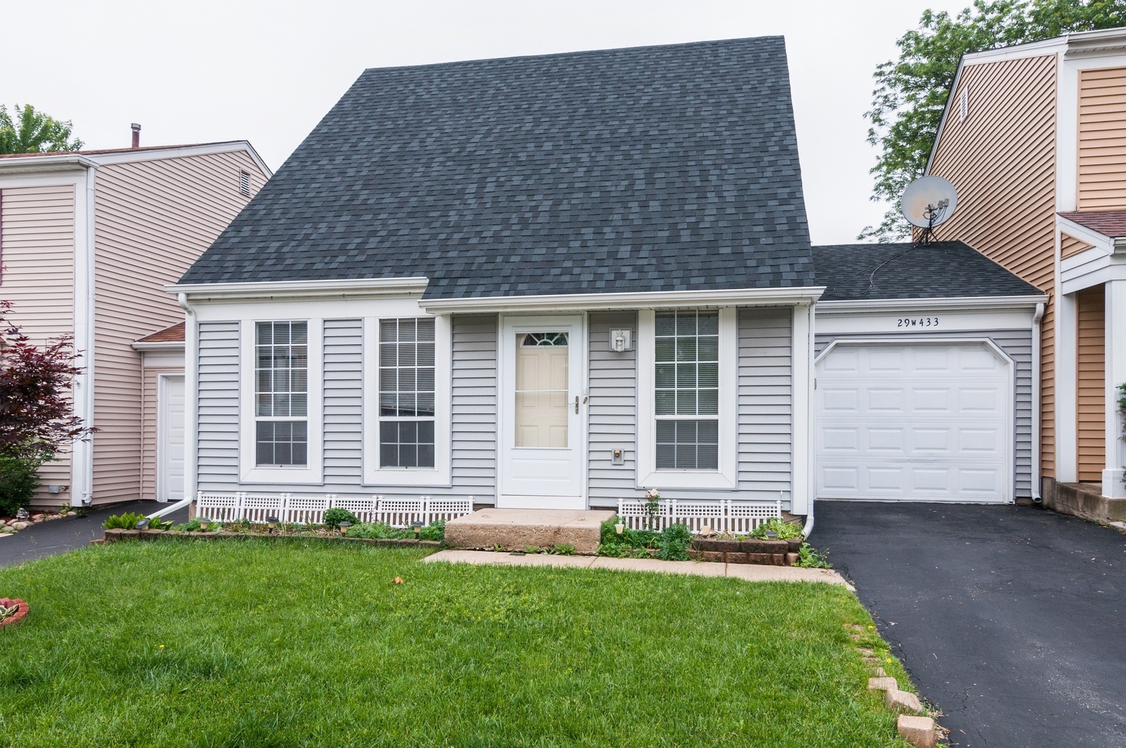 Property Photo: 29W433 Hawthorne Lane IL 60555