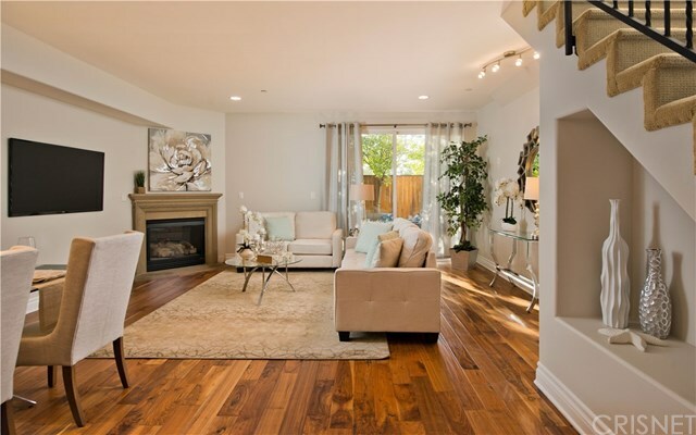 Property Photo:  5753 White Oak Avenue 14  CA 91316 