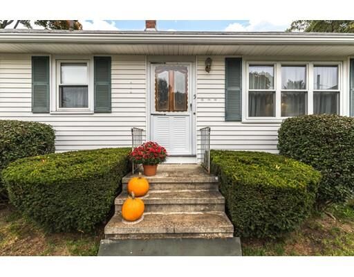 Property Photo:  5 Place Ln  MA 01801 