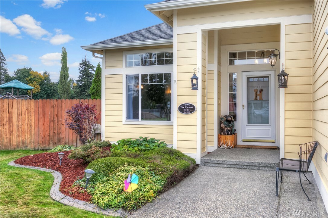 Property Photo: 10618 232nd Ave E WA 98321