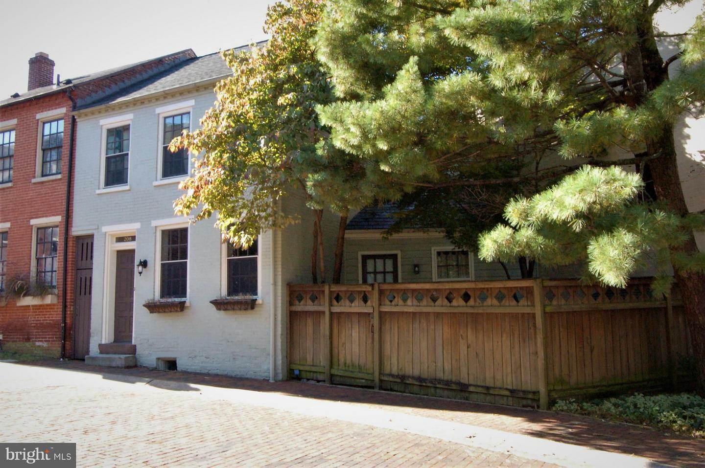 Property Photo:  208 Old Trinity Place  PA 17602 