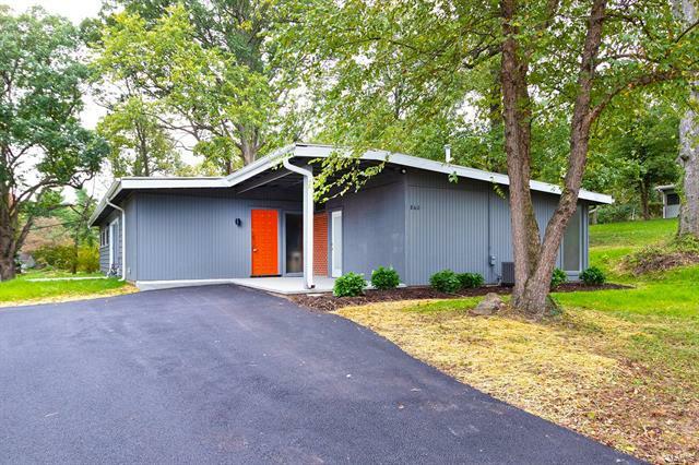 Property Photo: 860 Culloden Road 63122