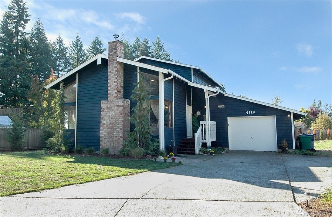 Property Photo: 4119 SE 4th Place WA 98059