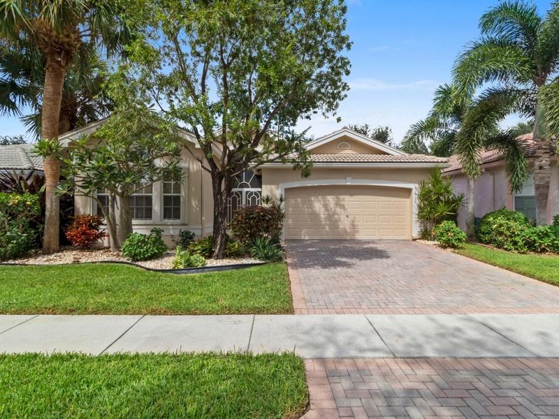 Property Photo: 11139 Mandalay Way FL 33437
