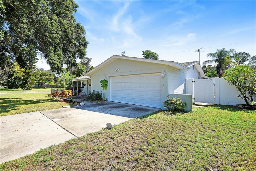 Property Photo:  2000 66th Avenue S  FL 33712 