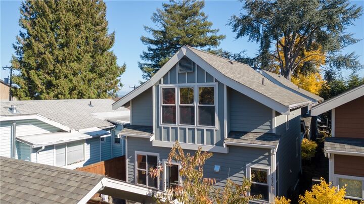 Property Photo:  1630 23rd Avenue  WA 98122 