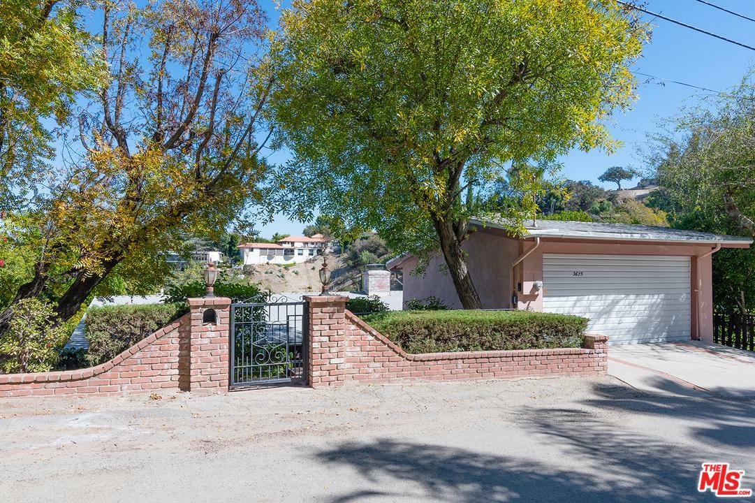 Property Photo:  3675 Dixie Canyon Ave  CA 91423 