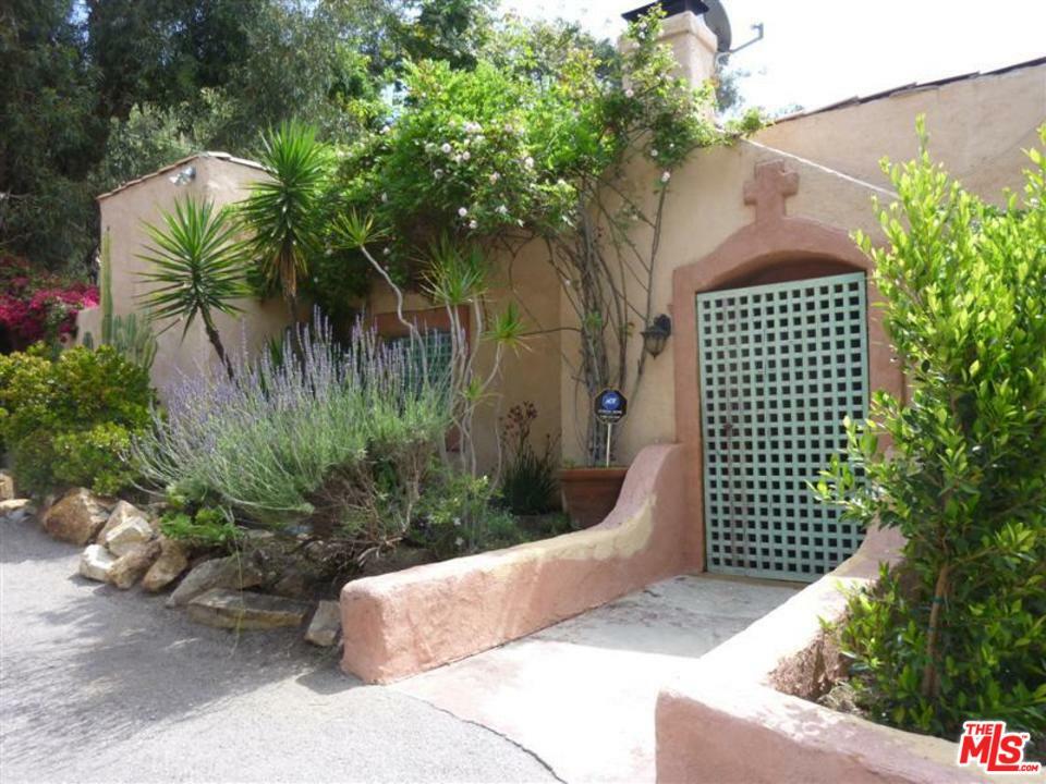 Property Photo:  1904 Weepah Way  CA 90046 