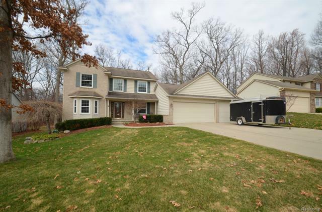 Property Photo:  4441 Red Oak Boulevard  MI 48329 