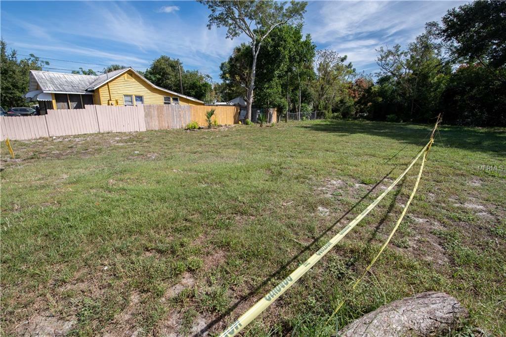 Property Photo:  207 N Maine Avenue  FL 32712 