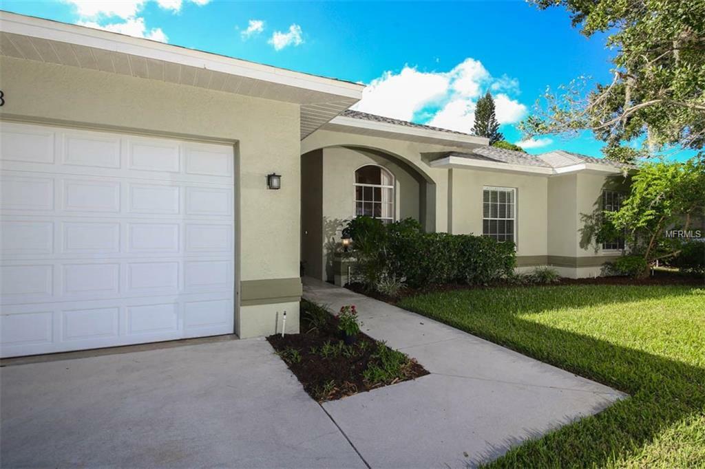 Property Photo:  4048 Southern Manor Court  FL 34233 