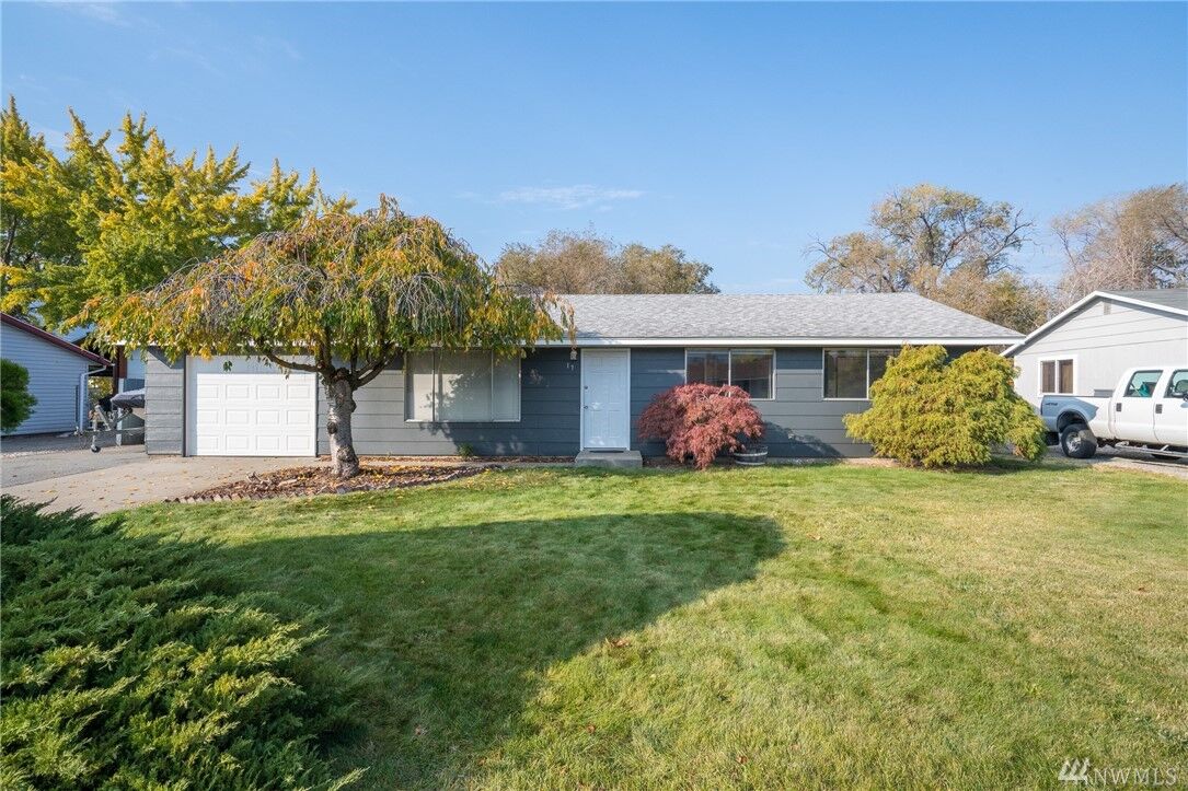 Property Photo:  17 Elgin Ave  WA 98850