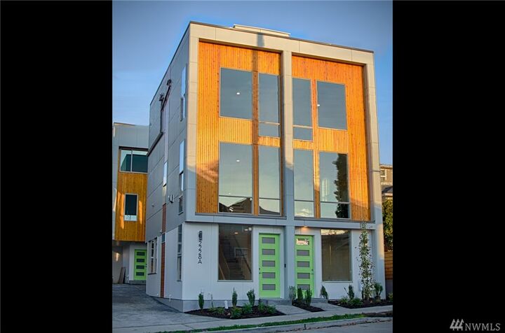 2228 B 10th Ave E  Seattle WA 98102 photo