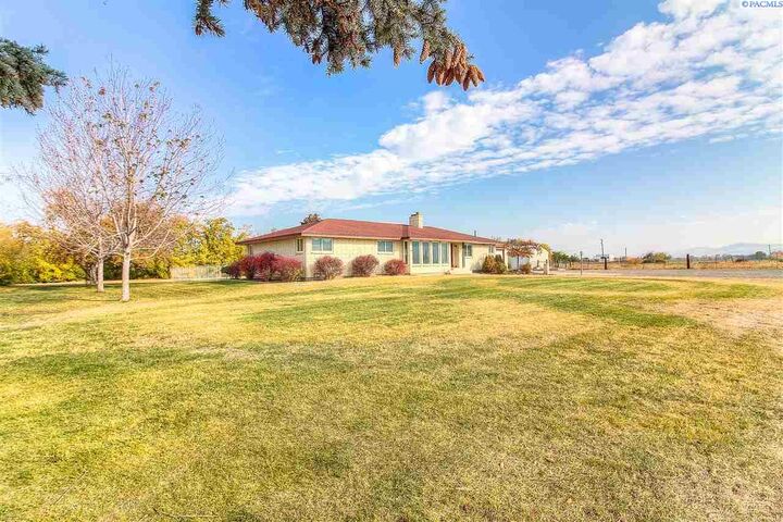 158808 W North River Rd  Prosser WA 99350 photo
