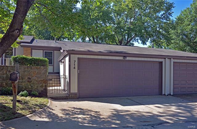 Property Photo: 714 Knickerbacker Drive 63021