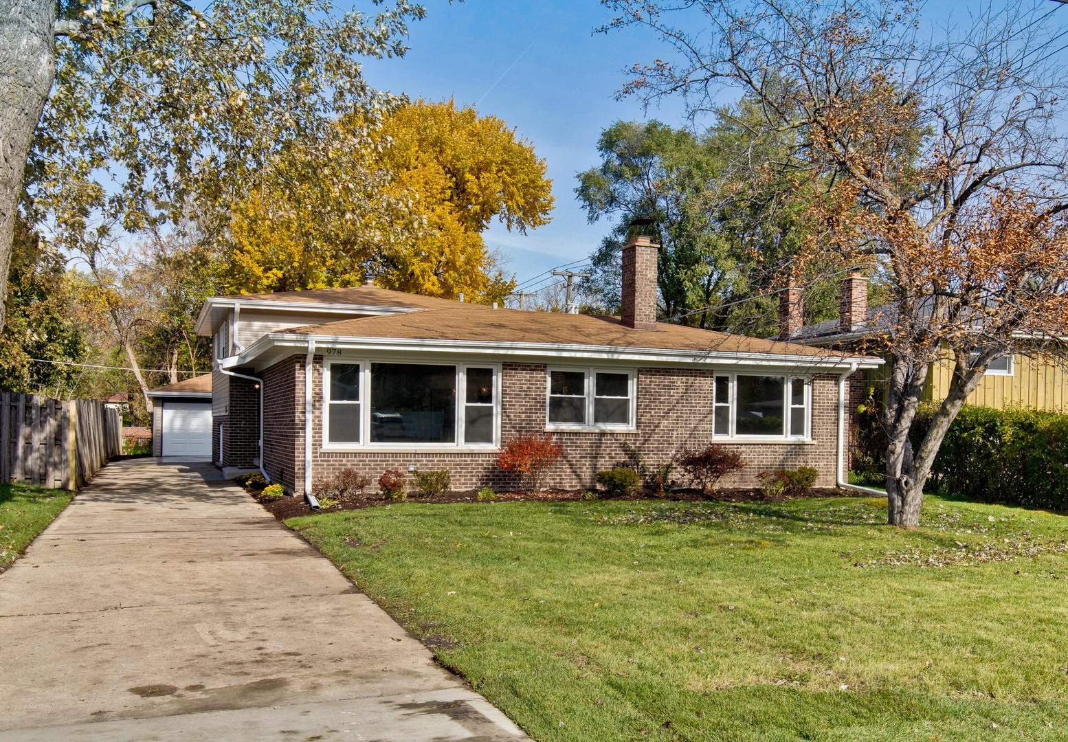 Property Photo: 978 Everett Avenue IL 60018