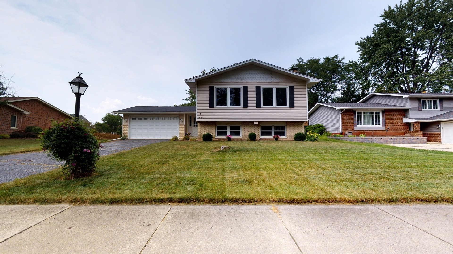 Property Photo:  1840 Bolson Drive  IL 60516 