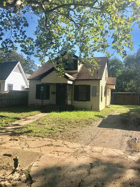 Property Photo:  216 Craig Street  TX 76645 