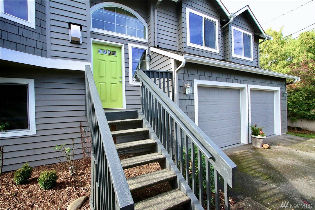 Property Photo:  728 SW Austin St  WA 98106 