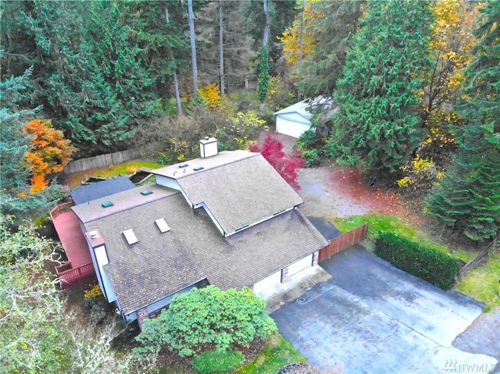 Property Photo: 25435 SE Mirrormont Dr WA 98027