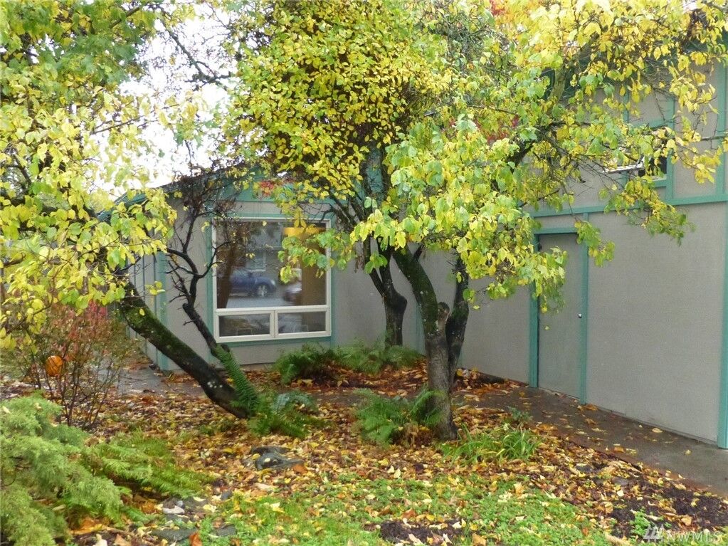 Property Photo:  2722 Woburn St  WA 98226 