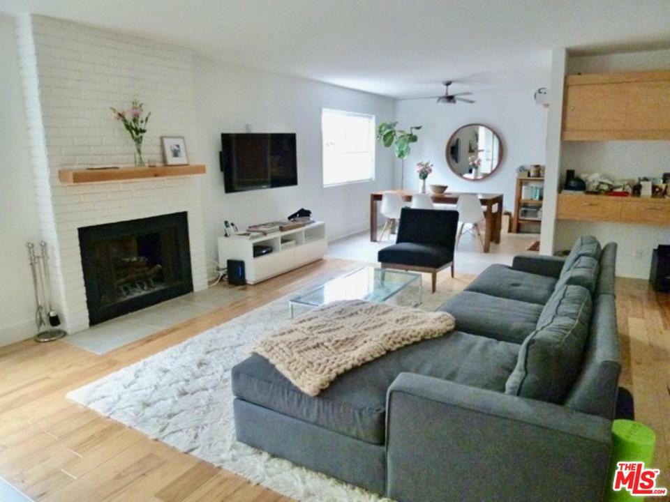 Property Photo: 717 Crestmoore Pl CA 90291