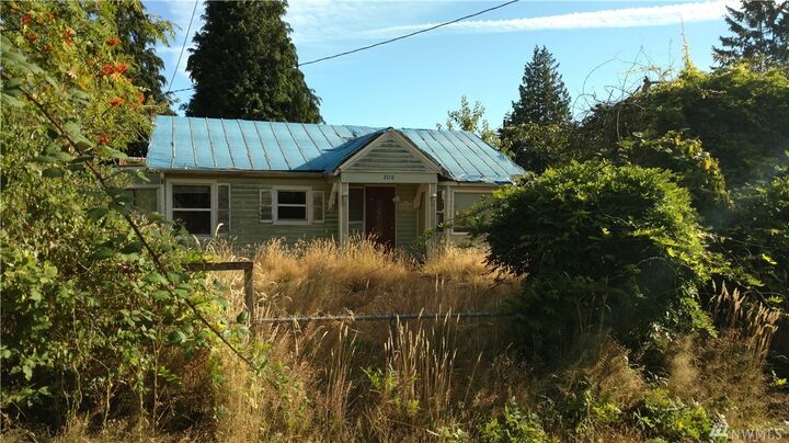 Property Photo:  2110 Monroe Ave  WA 98203 