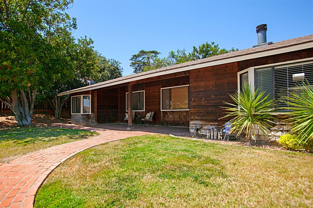 Property Photo:  1204 Dawnridge Ave  CA 92021 