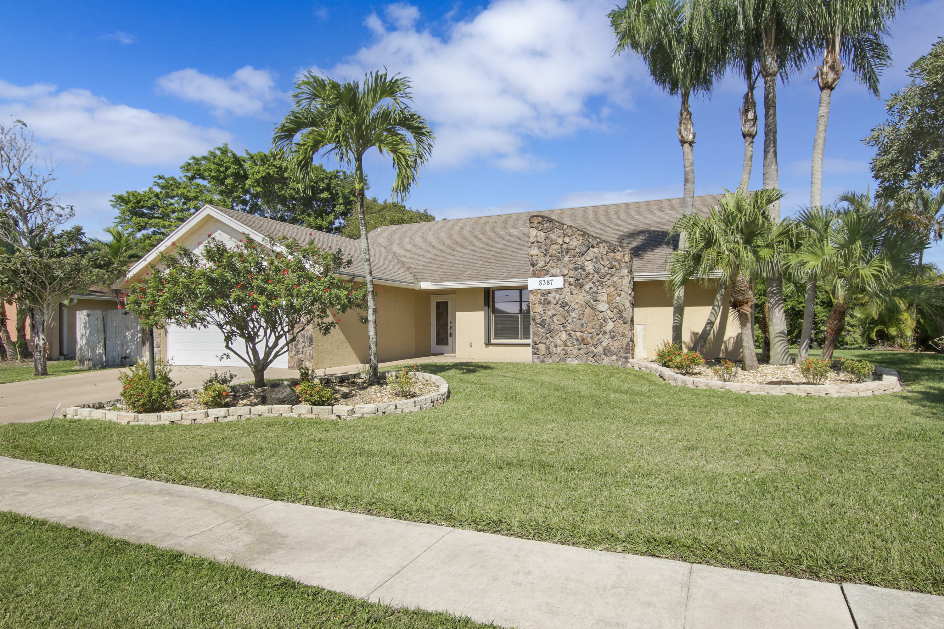 Property Photo:  8387 Myakka Court  FL 33467 