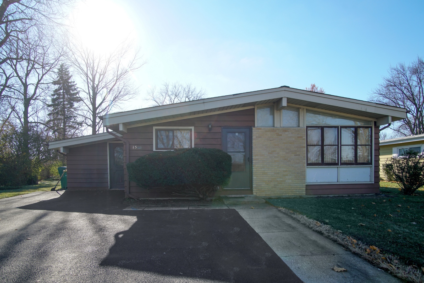 Property Photo: 15 East Jeffery Avenue IL 60090